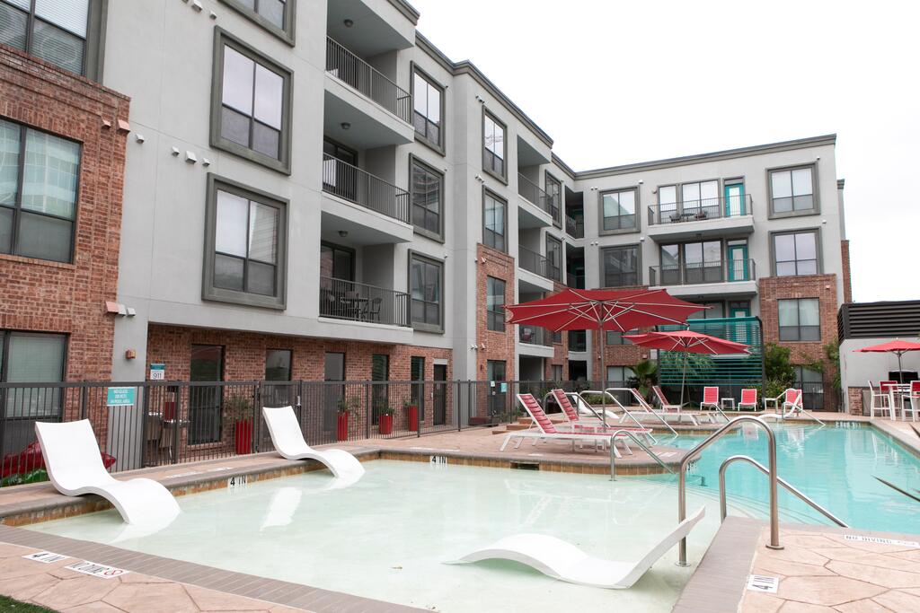 WanderJaunt - Luxe Downtown Austin Apts - thumb 1