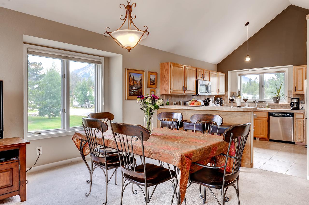 Three-Bedroom Pitkin Townhome - thumb 3