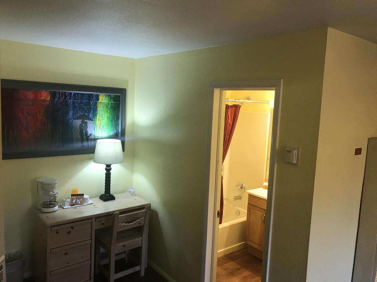 Caboose Motel & Gift Shop - thumb 7
