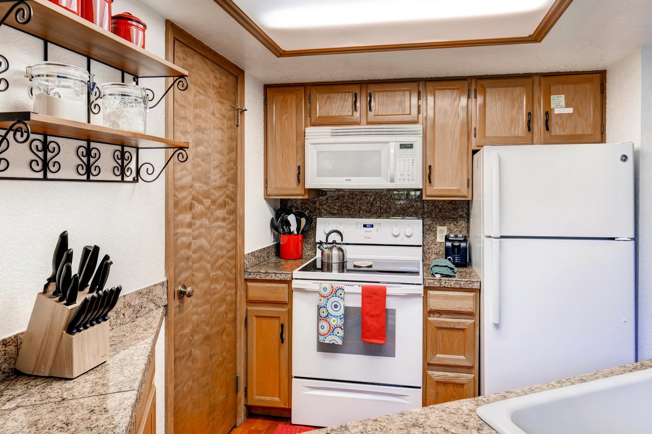 Two-Bedroom Condo G136 At Mountainside - thumb 8