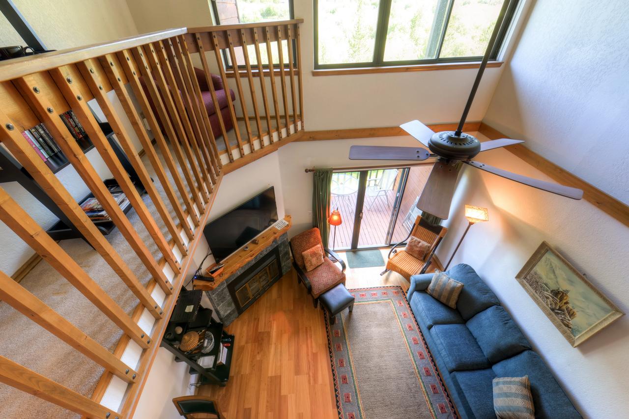 Two-Bedroom Condo G136 At Mountainside - thumb 4