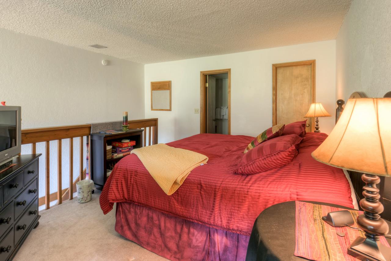 Two-Bedroom Condo G136 At Mountainside - thumb 11