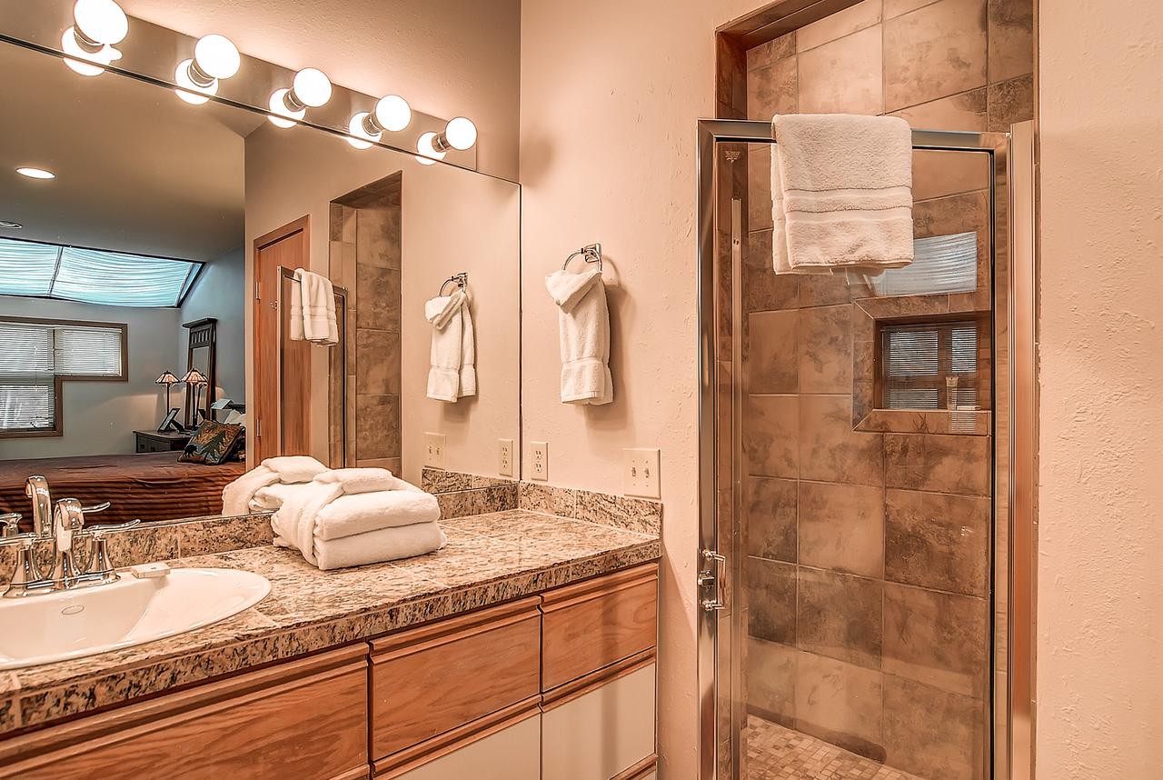 Two-Bedroom River Glen Condo 105A - thumb 4