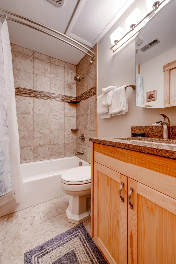 Two-Bedroom Mountainside Condo E259 - thumb 37