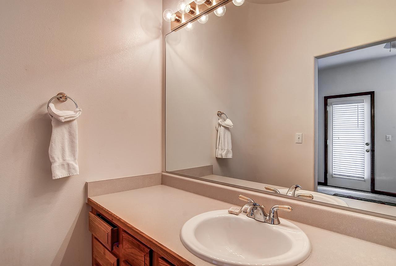 Two-Bedroom Townhome 103F At The Pointe - thumb 17