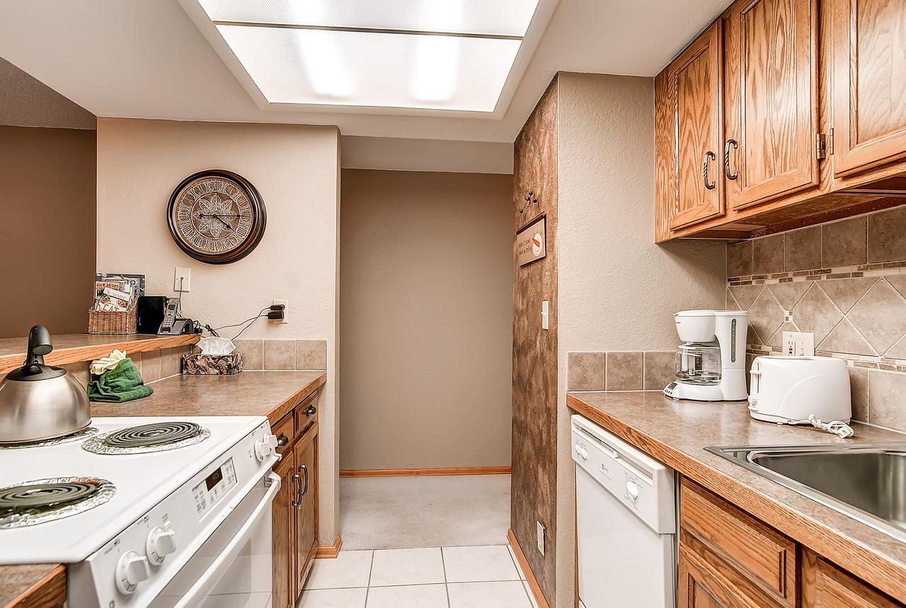One-Bedroom Mountainside Condo A225 - thumb 3