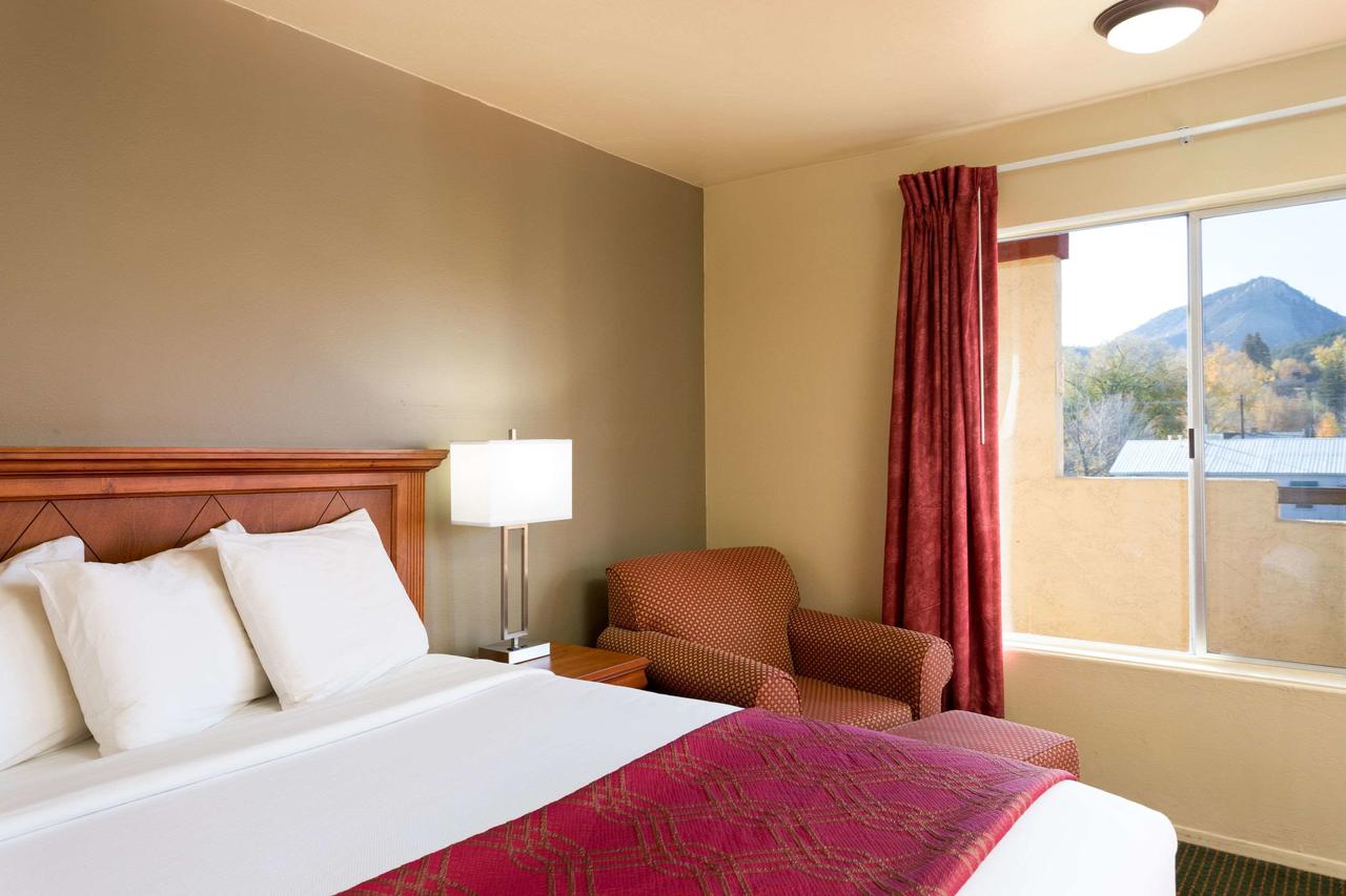 Econo Lodge Inn & Suites Durango - thumb 9