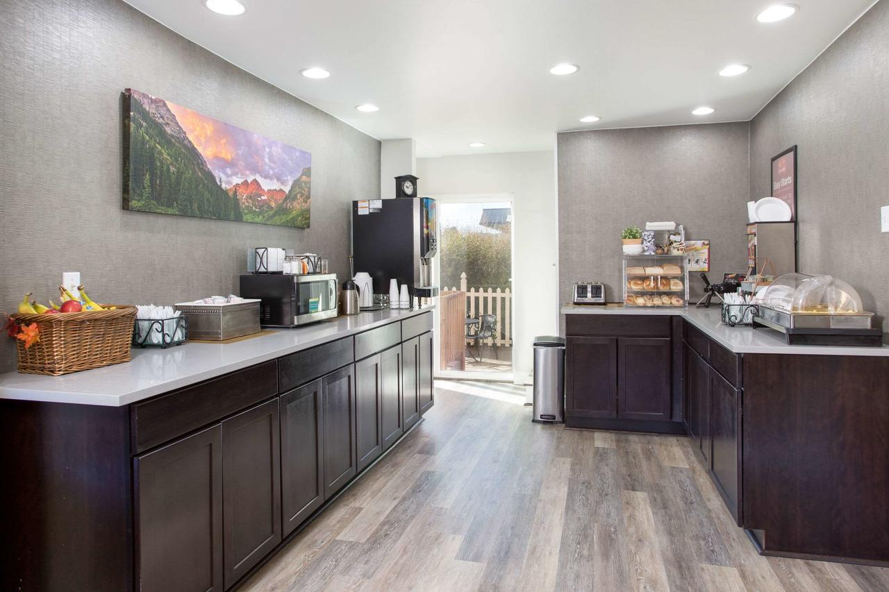 Econo Lodge Inn & Suites Durango - thumb 6
