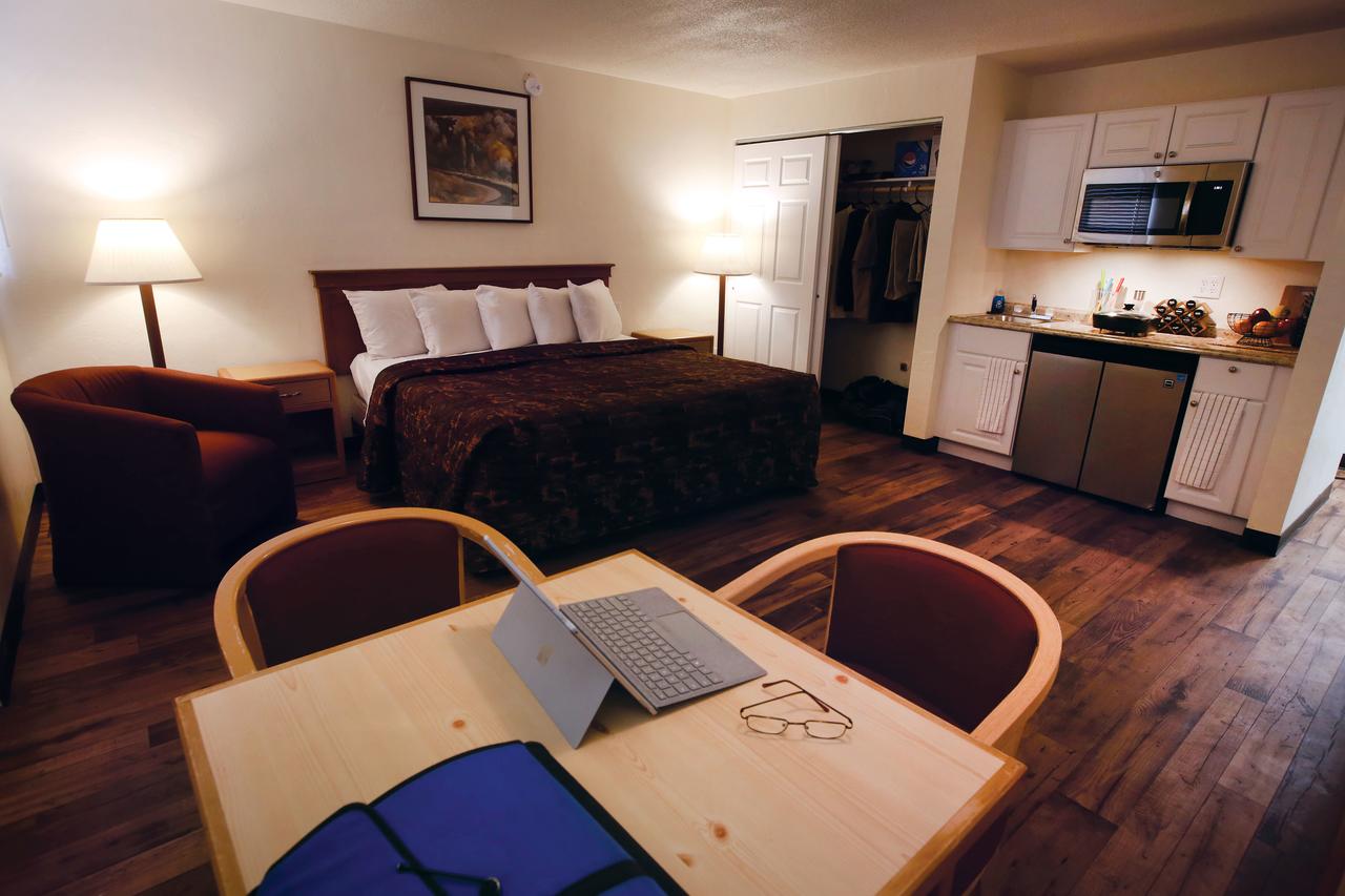 Spanish Trails Inn And Suites - thumb 8