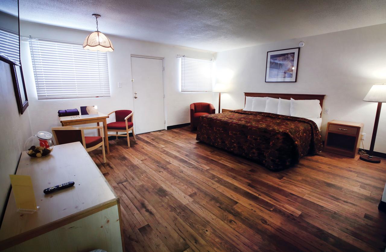 Spanish Trails Inn And Suites - thumb 0