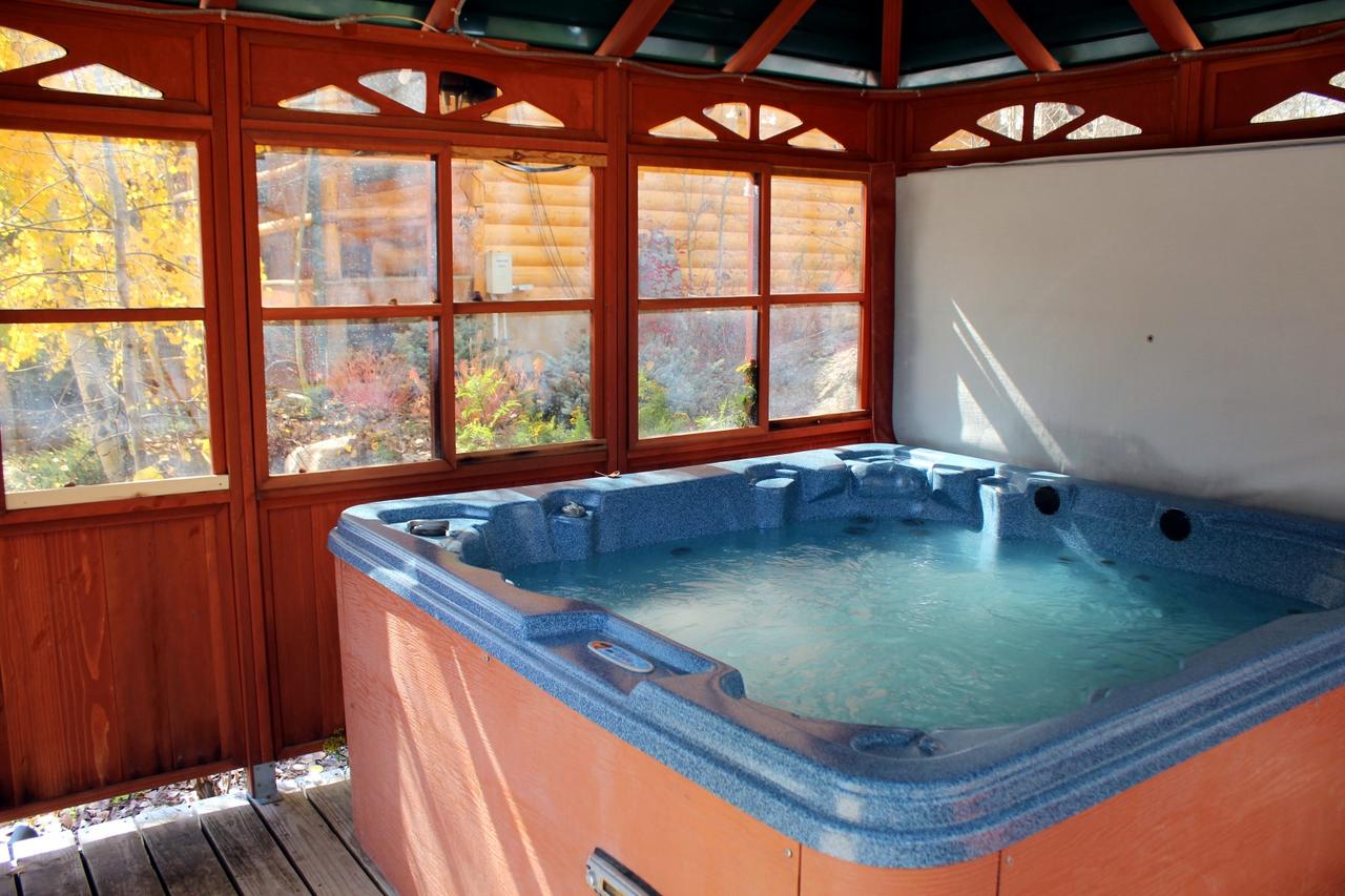Spirit Lake Lodge & Snowmobile Rentals - thumb 2