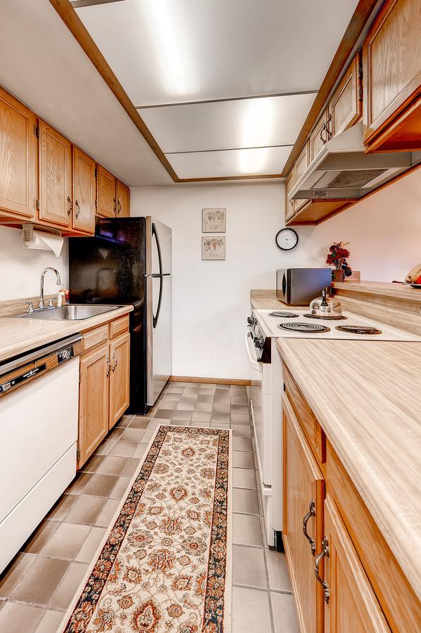 One-Bedroom Mountainside Condo D107 - thumb 5