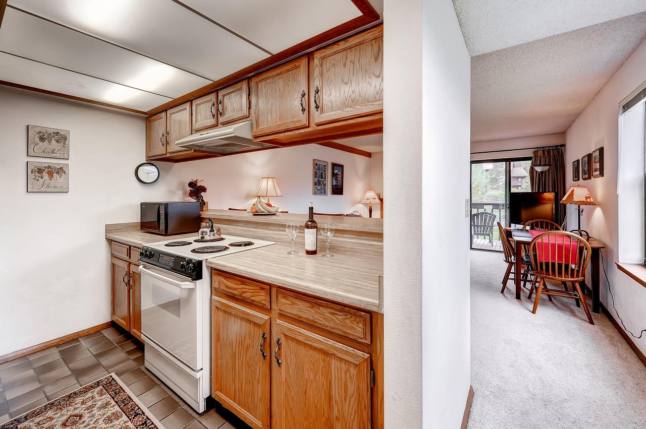 One-Bedroom Mountainside Condo D107 - thumb 4