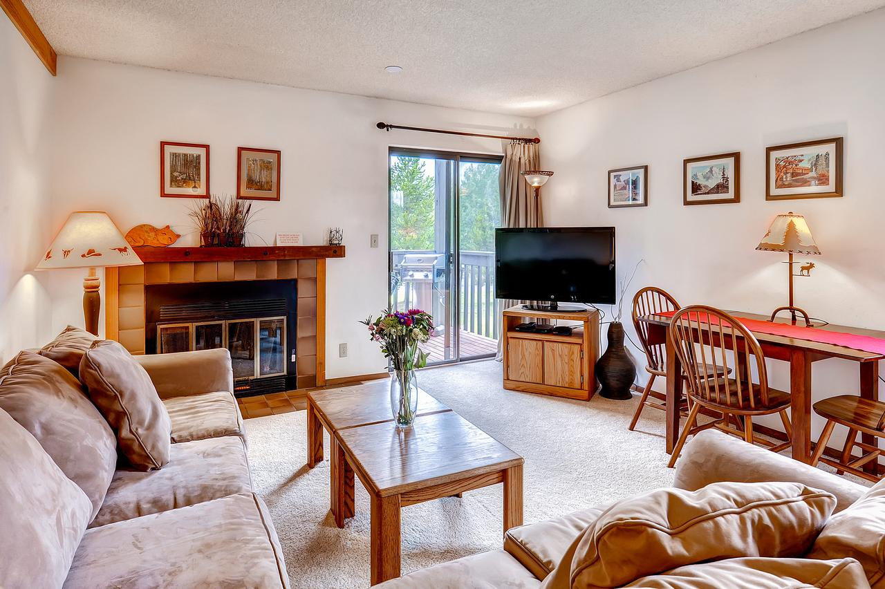 One-Bedroom Mountainside Condo D107 - thumb 1