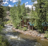 Swiftcurrent Lodge - Accommodation Seattle