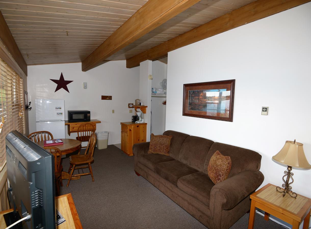 Western Riviera Lakeside Lodging - thumb 13