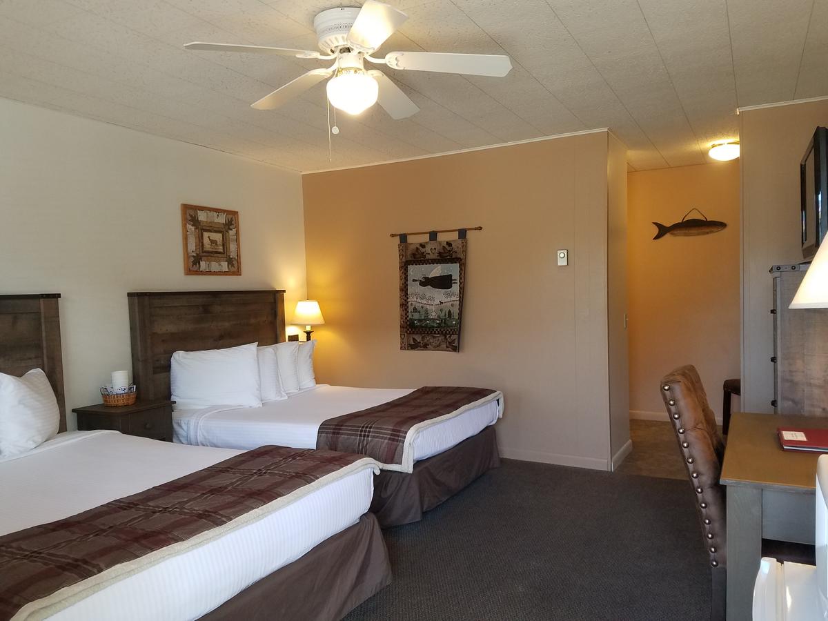 Western Riviera Lakeside Lodging - thumb 2