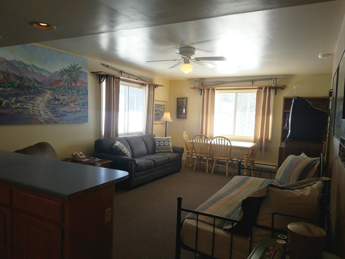 Western Riviera Lakeside Lodging - thumb 4