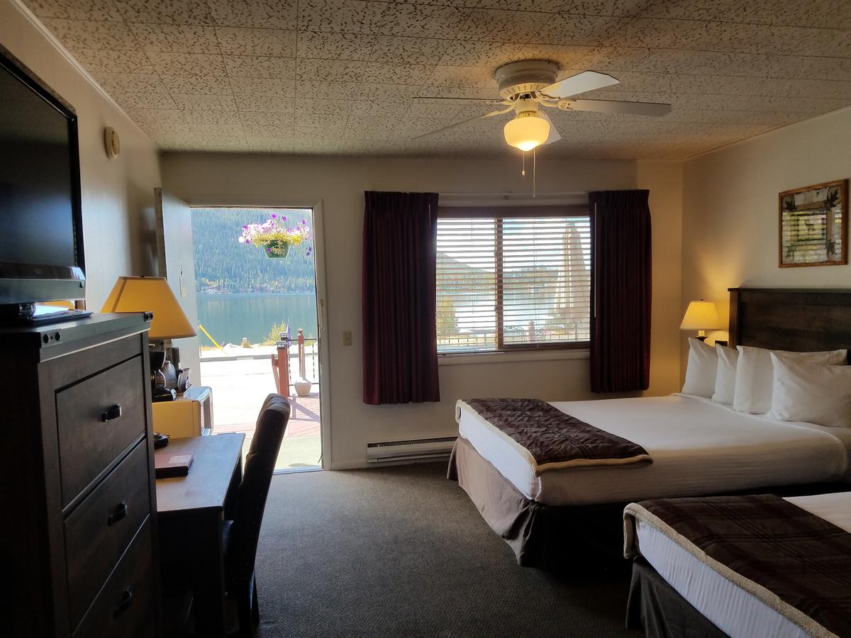 Western Riviera Lakeside Lodging - thumb 1