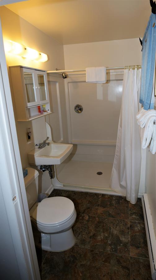 Western Riviera Lakeside Lodging - thumb 25