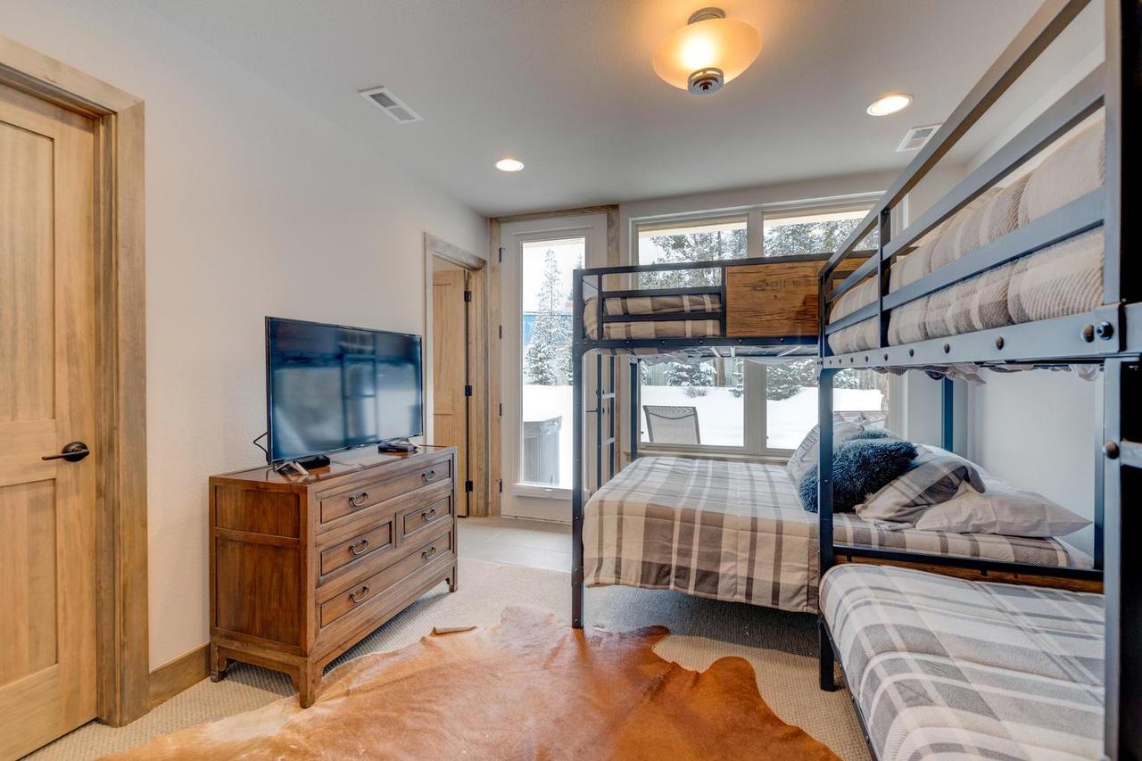 Downtown WP Luxury Chalet #139 Near Resort - Free Activities Daily And Shuttle - thumb 25