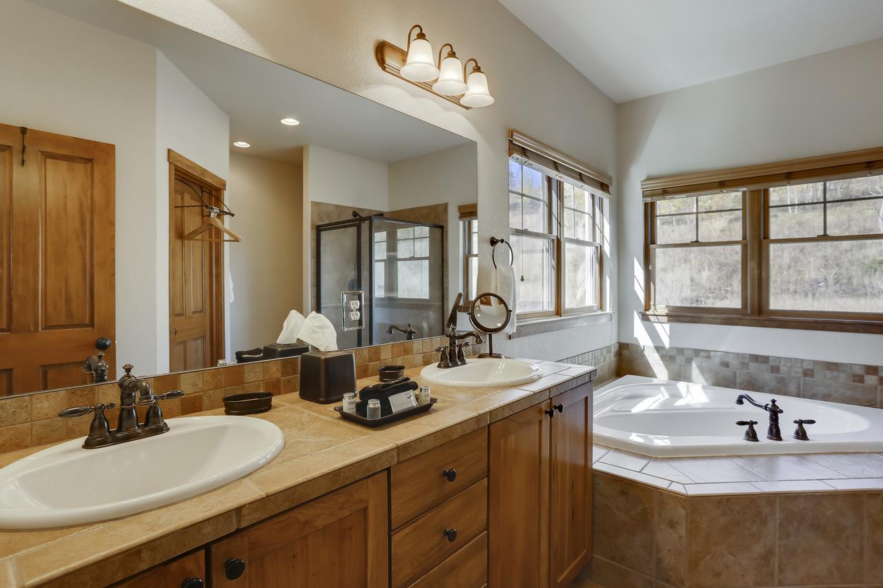 Downtown WP Luxury Cabin Near Resort - Free Activities Daily And Shuttle - thumb 12