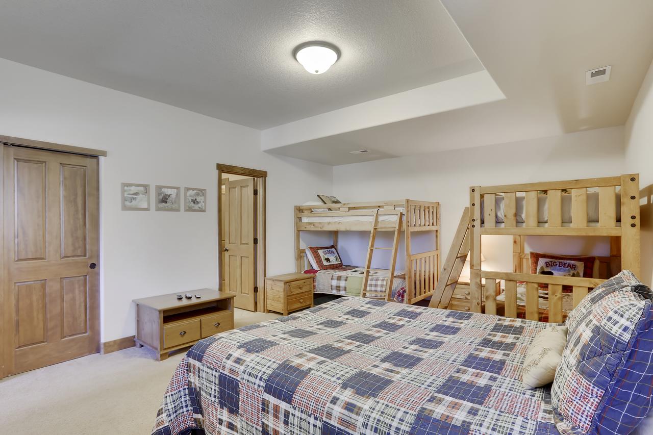 Downtown WP Luxury Cabin Near Resort - Free Activities Daily And Shuttle - thumb 25