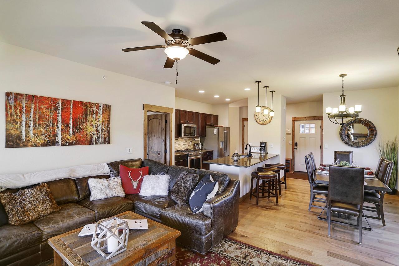Downtown WP Luxury Chalet #106 Near Resort - Free Activities Daily And Shuttle - thumb 0