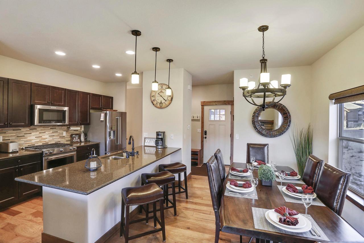 Downtown WP Luxury Chalet #106 Near Resort - Free Activities Daily And Shuttle - thumb 1