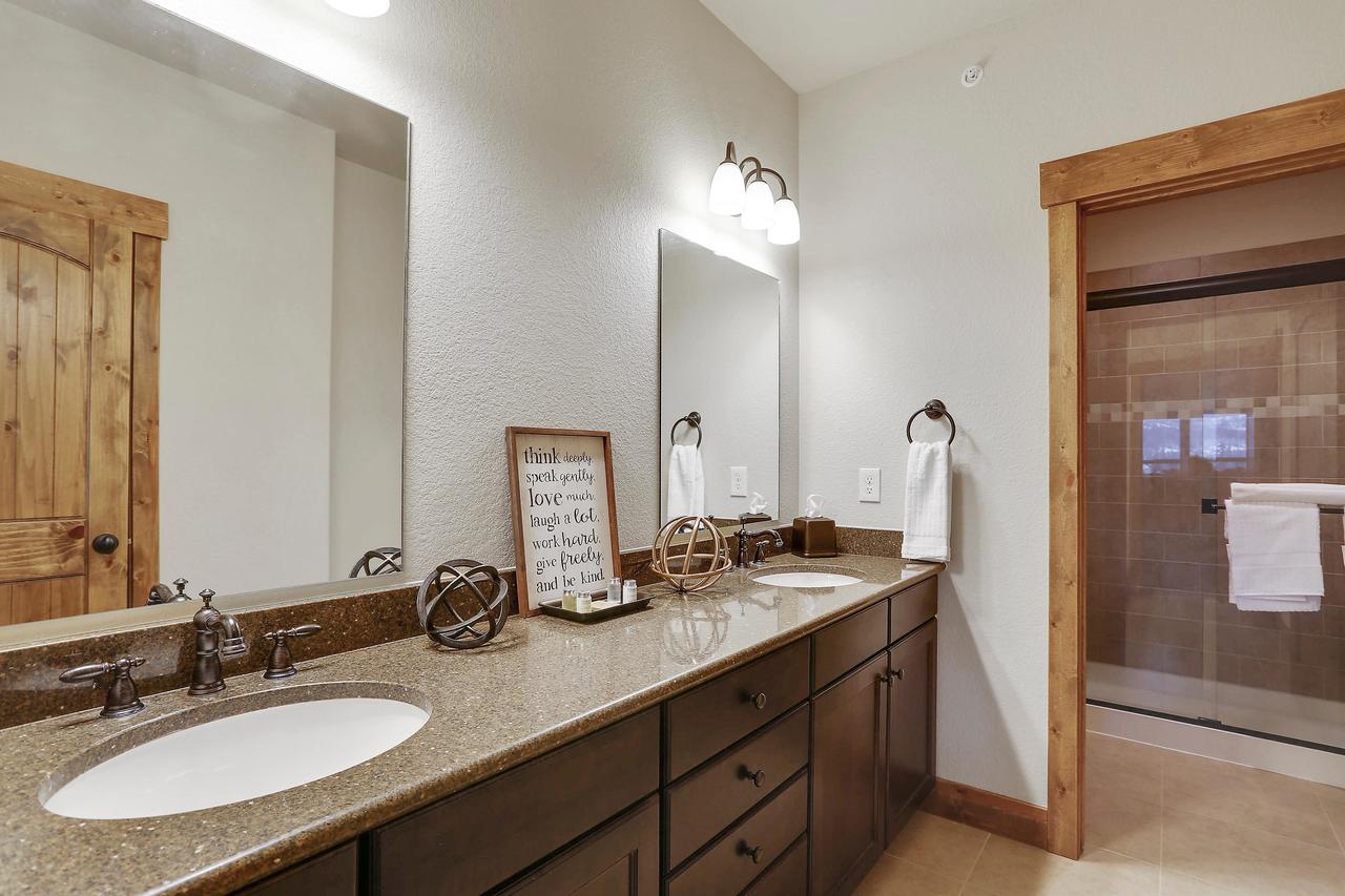 Downtown WP Luxury Chalet #106 Near Resort - Free Activities Daily And Shuttle - thumb 32