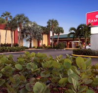 Ramada by Wyndham Naples - Accommodation Seattle