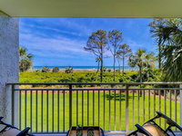 Booking S-of-border Accommodation Seattle