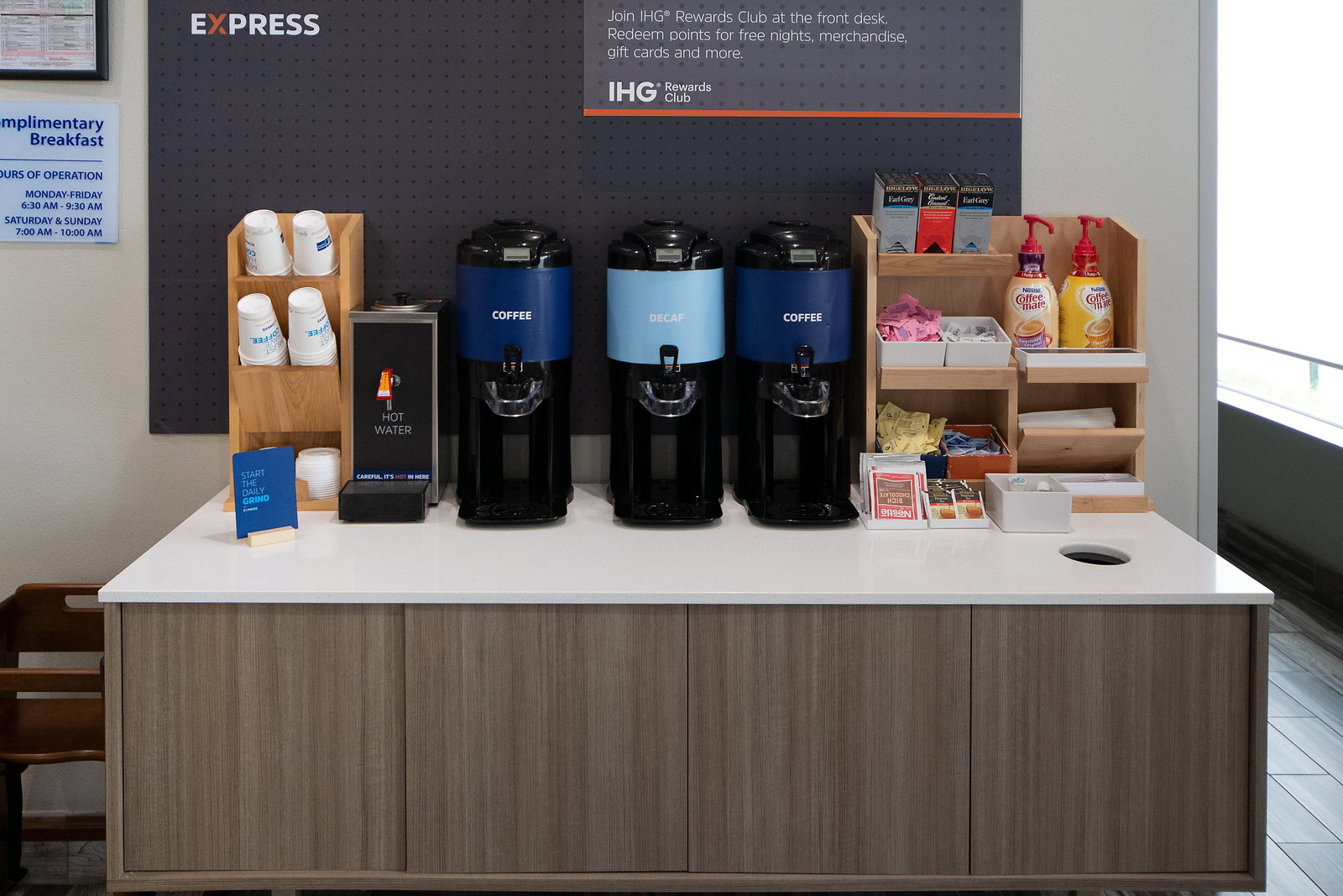 Holiday Inn Express & Suites Airport - thumb 3