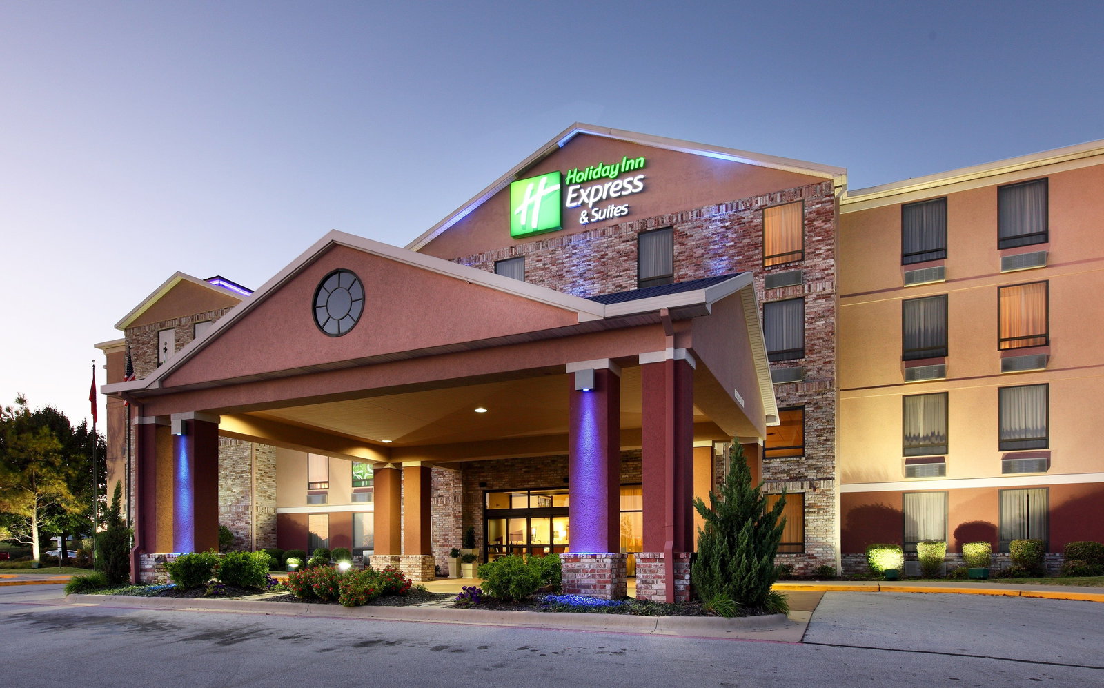 Holiday Inn Express & Suites Harrison - thumb 0