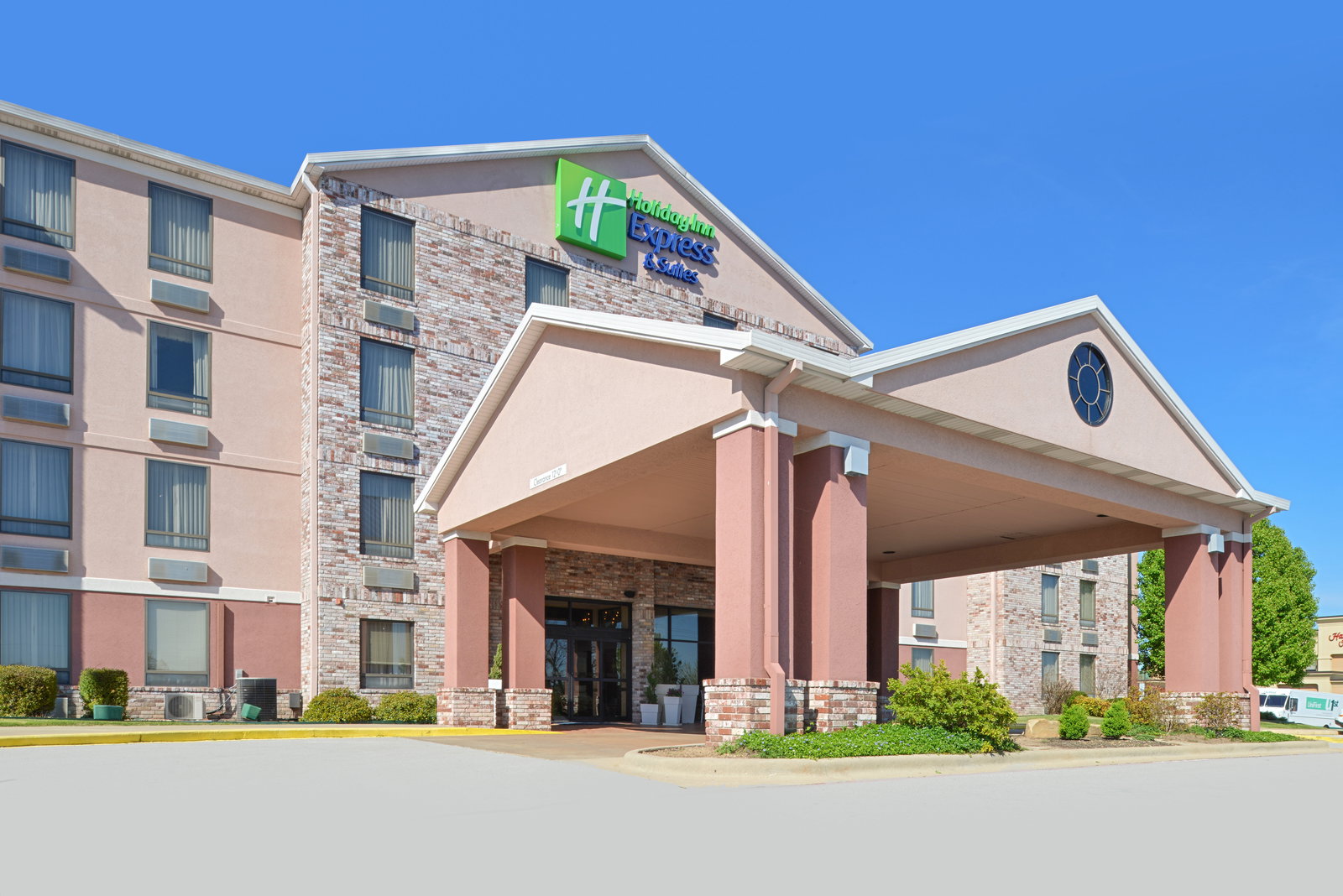 Holiday Inn Express & Suites Harrison - thumb 1