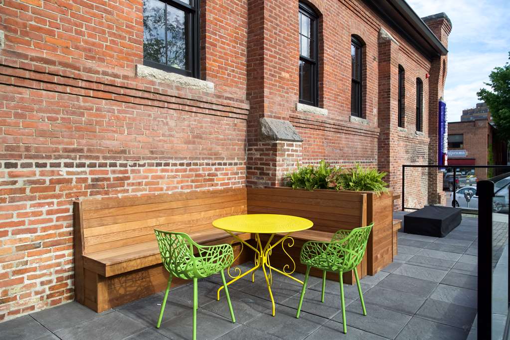 Hilton Garden Inn Burlington-Downtown - thumb 2