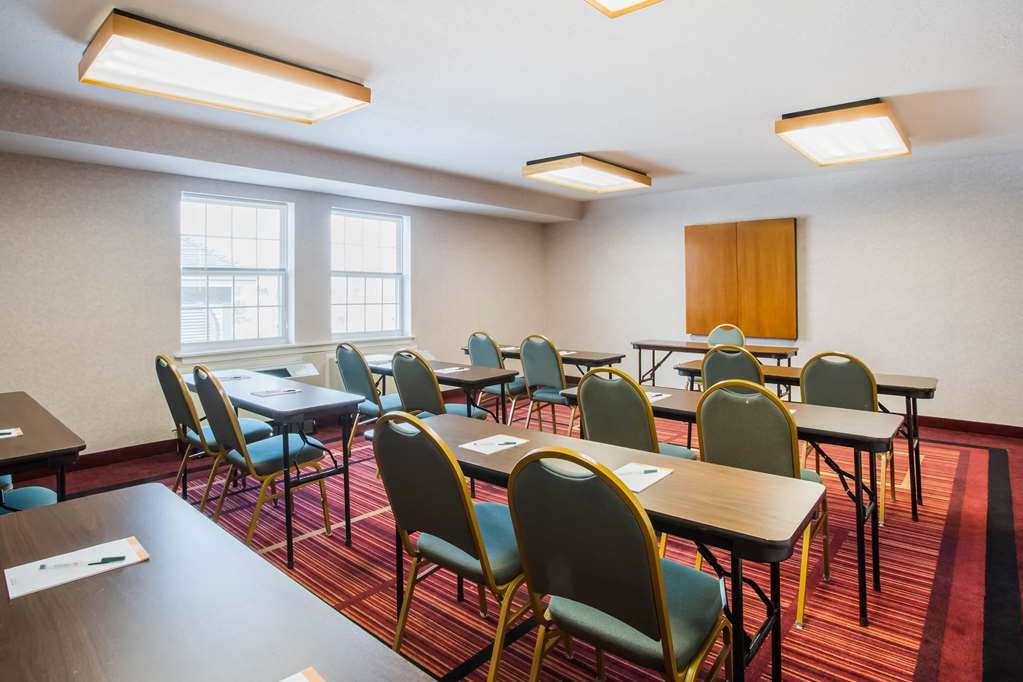 La Quinta Inn & Suites St. Albans - thumb 9