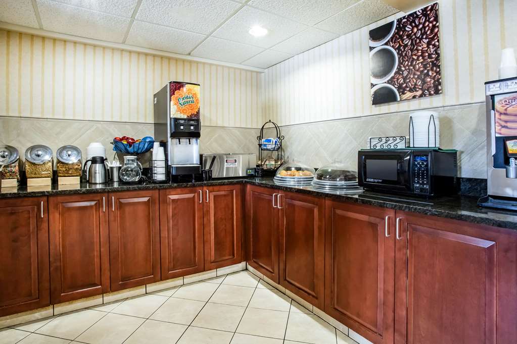 La Quinta Inn & Suites St. Albans - thumb 16