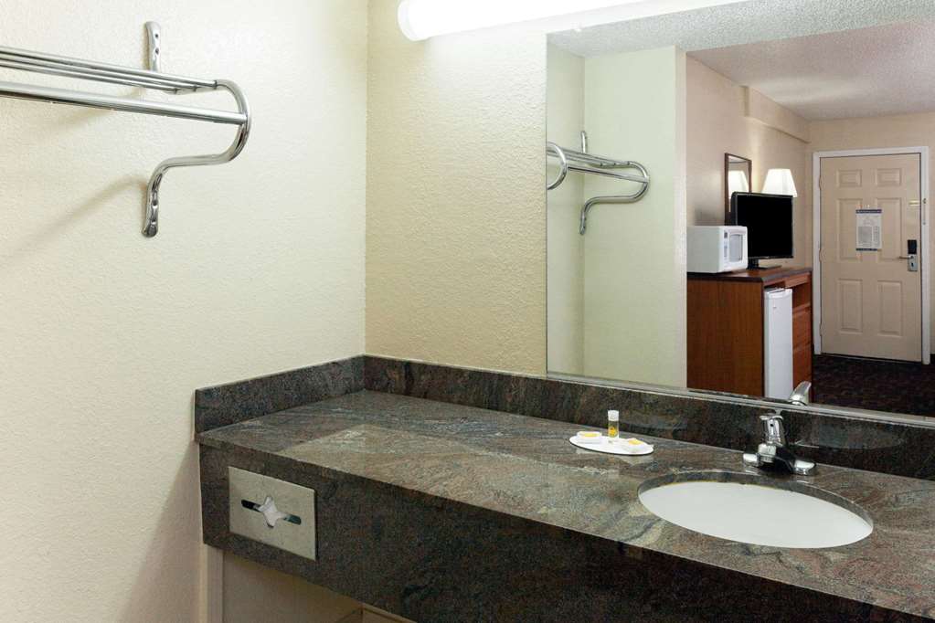 Days Inn Oklahoma City West - thumb 4
