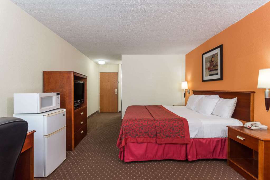 Days Inn & Suites Bloomington - thumb 9