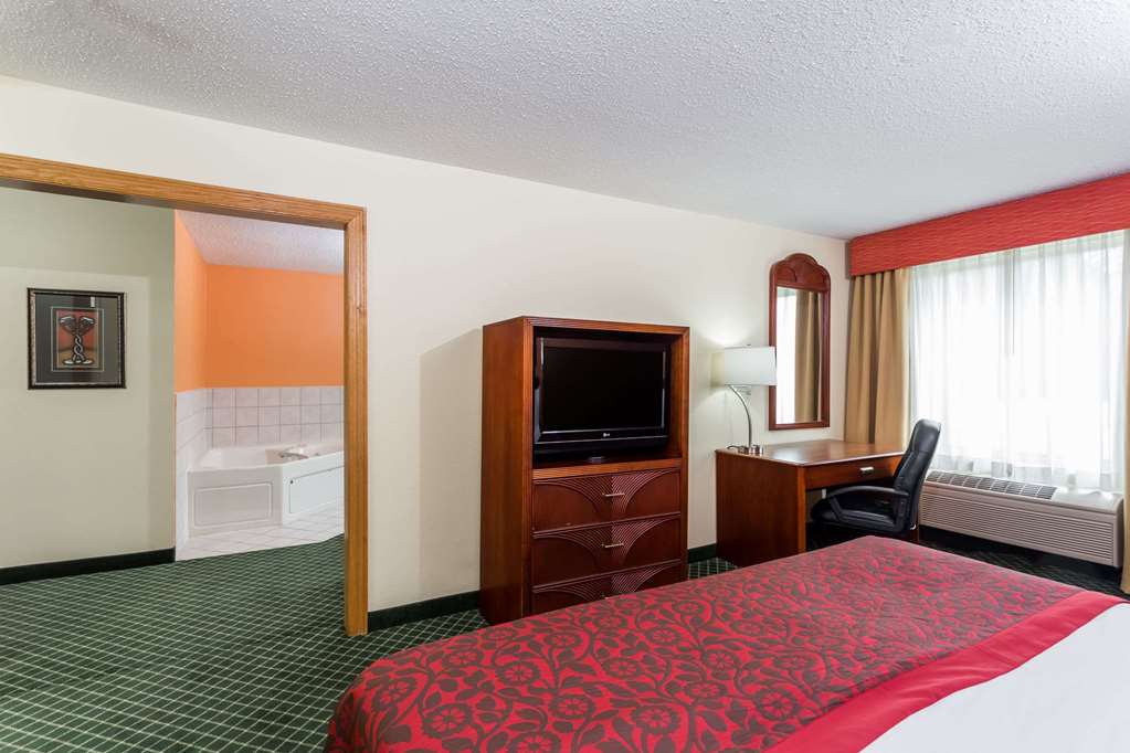 Days Inn & Suites Bloomington - thumb 11