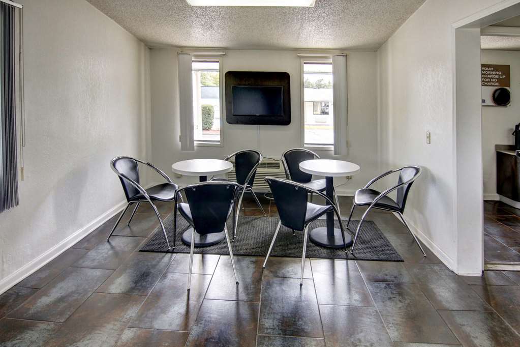 Motel 6 Atlanta Airport - thumb 10