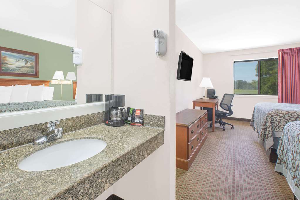 Days Inn & Suites Brinkley - thumb 7