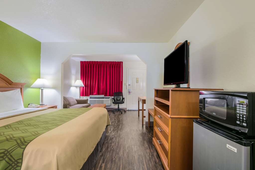 Econo Lodge Inn & Suites - thumb 17