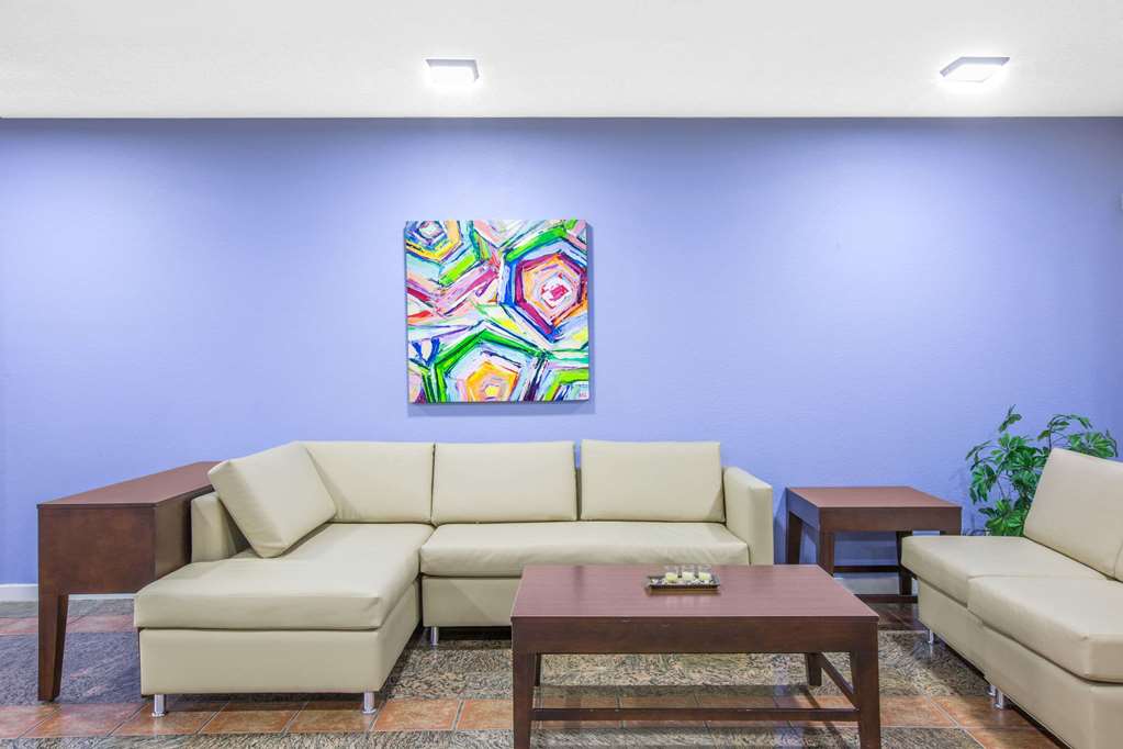 Super 8 Brinkley - thumb 2