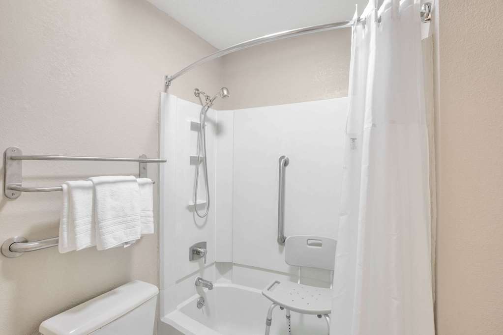 Super 8 Brinkley - thumb 4