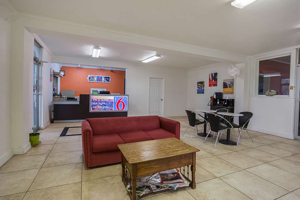 Motel 6 Brinkley - thumb 3