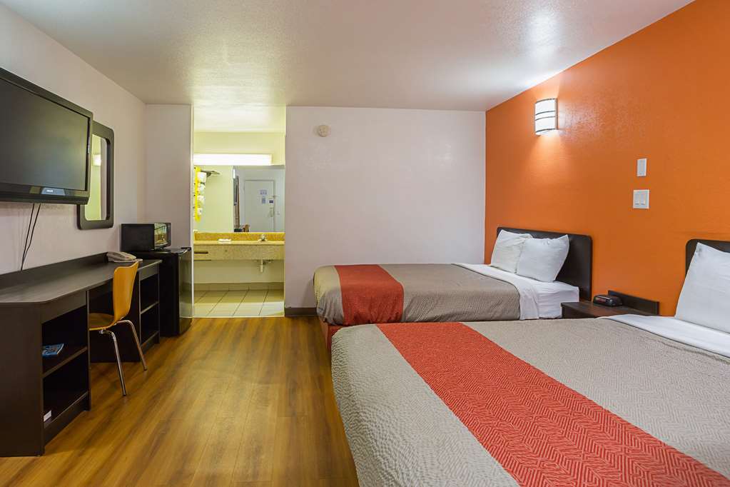 Motel 6 Brinkley - thumb 7