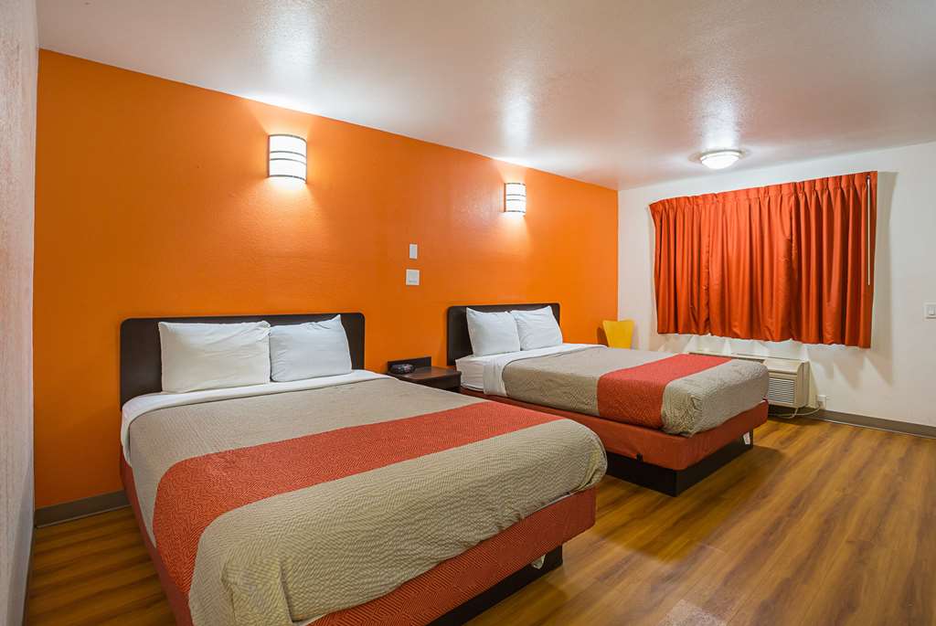 Motel 6 Brinkley - thumb 9