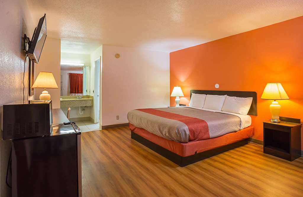 Motel 6 Brinkley - thumb 10